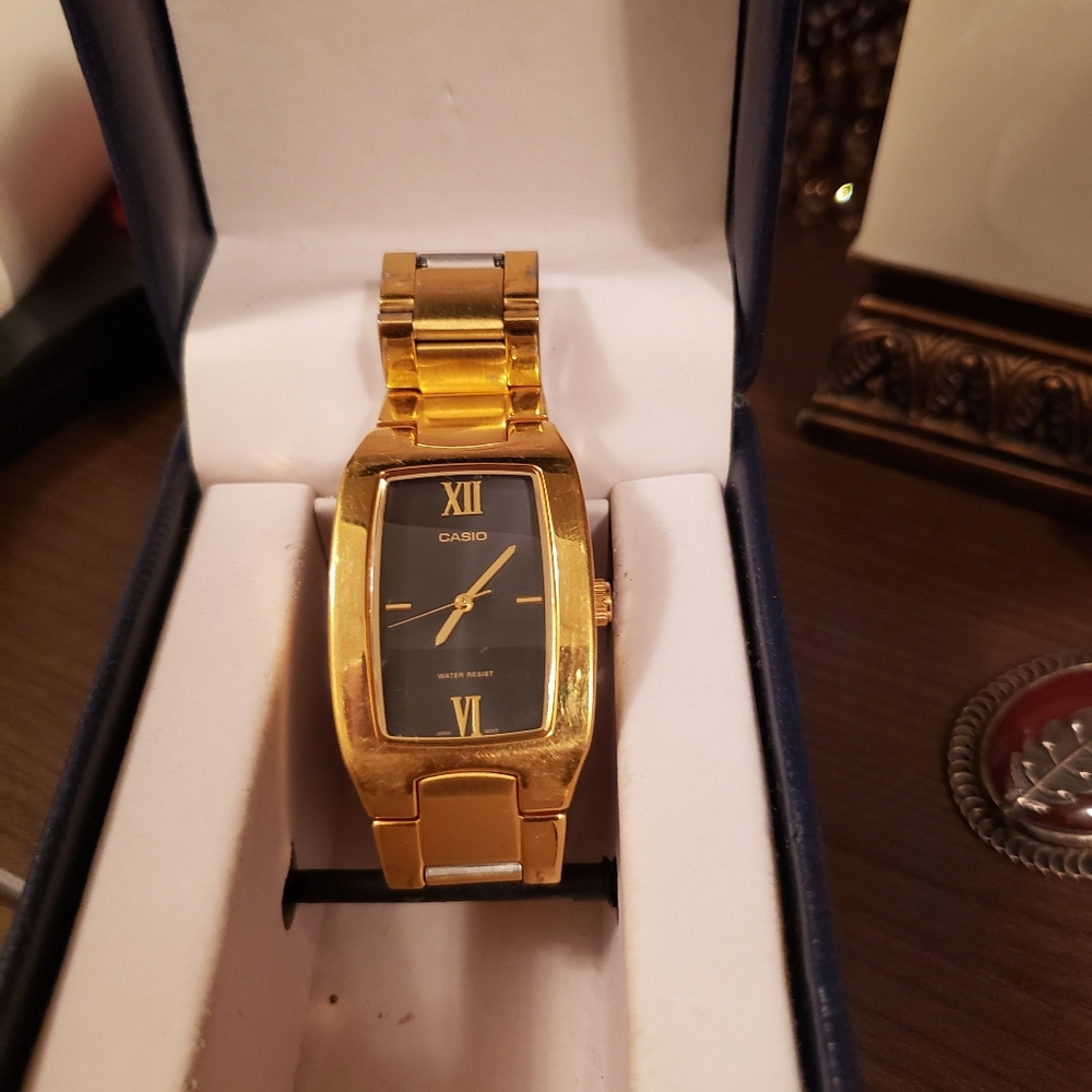 Watch - Picture 2 of 6